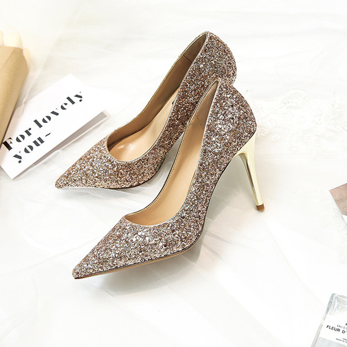 dress sandals manufacturer