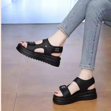 Fashion anti-slip casual women sandals with open-toe design and flat sole for summer comfort.