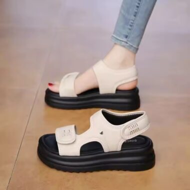 Fashion anti-slip casual women sandals with open-toe design and flat sole for summer comfort.
