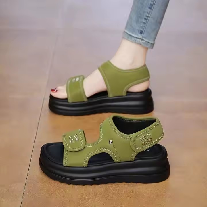 Fashion anti-slip casual women sandals with open-toe design and flat sole for summer comfort.