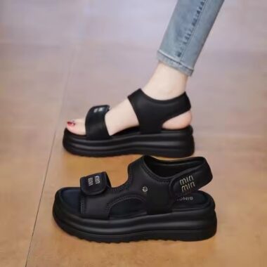 Fashion anti-slip casual women sandals with open-toe design and flat sole for summer comfort.