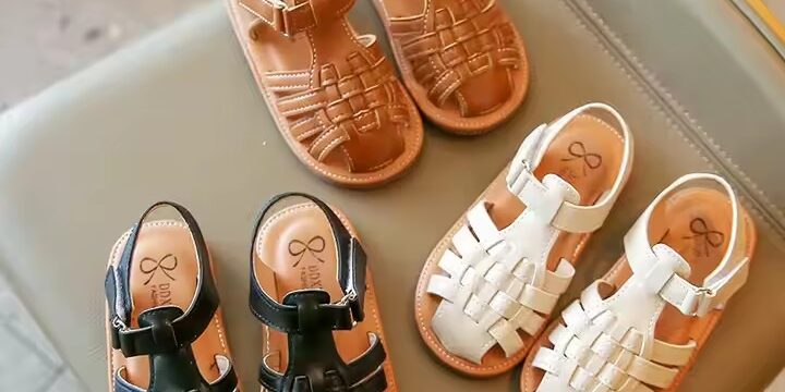 Flat fashion kids sandals in solid colors with adjustable straps, perfect for summer wear.