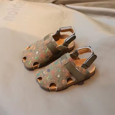 Trendy breathable summer sandals for girls in vibrant colors and non-slip sole.