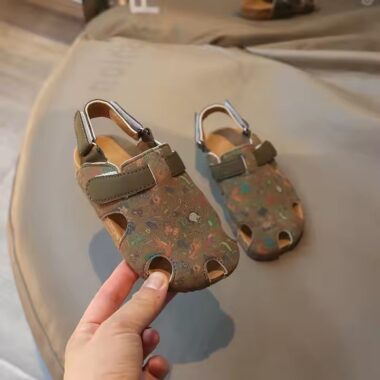 Trendy breathable summer sandals for girls in vibrant colors and non-slip sole.