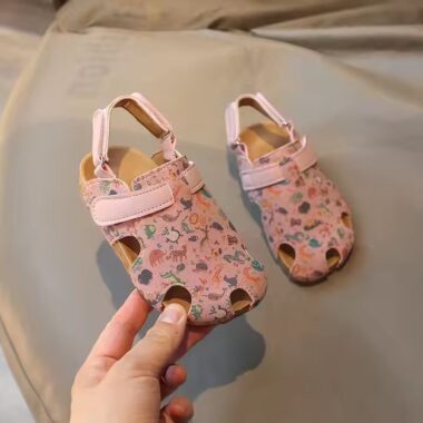 Trendy breathable summer sandals for girls in vibrant colors and non-slip sole.