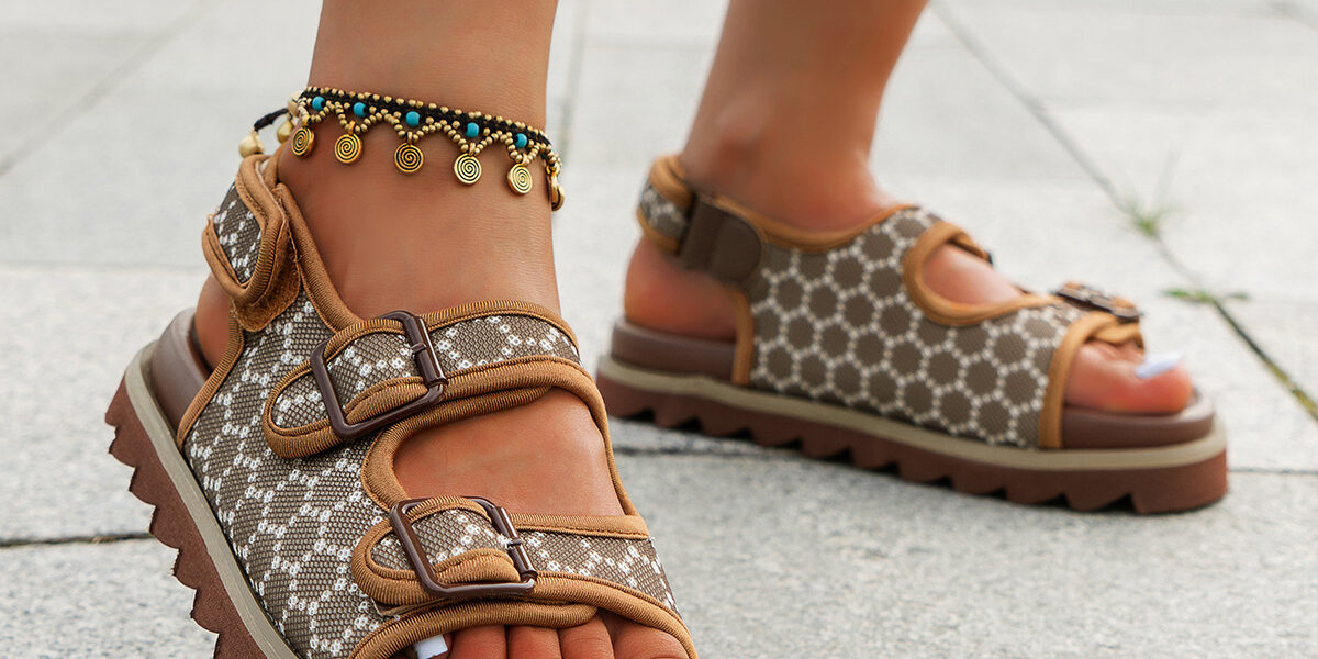 Casual summer fashion women sandals with breathable comfort and flat anti-slip sole.
