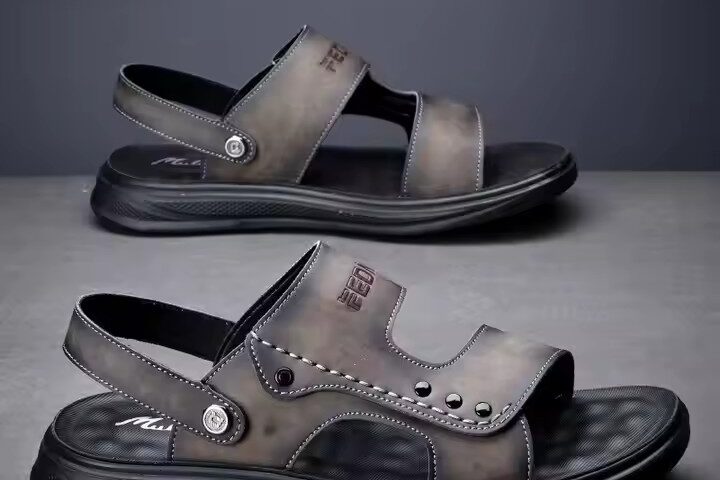 Custom Outdoor Fashion Summer Men Sandals with Breathable Upper