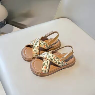 Fashion girls’ summer sandals – breathable and comfortable kids footwear for daily wear.