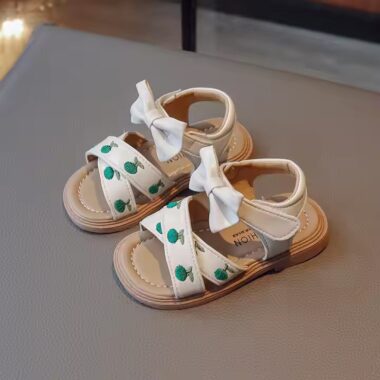 Fashion girls’ summer sandals – breathable and comfortable kids footwear for daily wear.