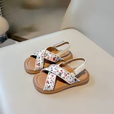 Fashion girls’ summer sandals – breathable and comfortable kids footwear for daily wear.