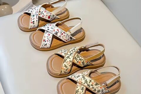 Fashion girls’ summer sandals – breathable and comfortable kids footwear for daily wear.