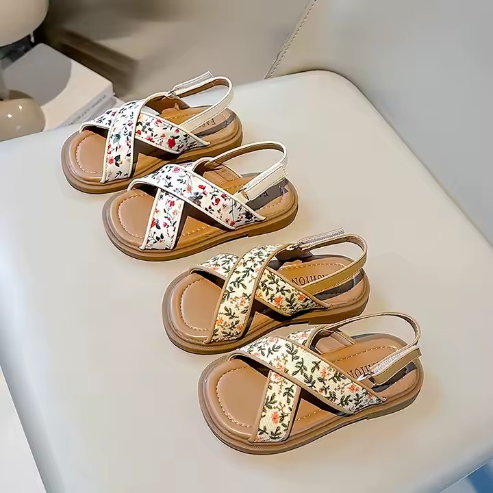 Fashion girls’ summer sandals – breathable and comfortable kids footwear for daily wear.