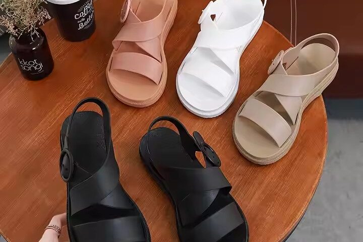 Wholesale solid color fashion women sandals – minimalist and versatile for summer.