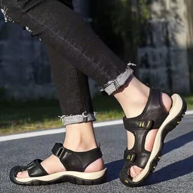Stylish Lightweight Summer Beach Sandals for Men – Breathable & Trendy