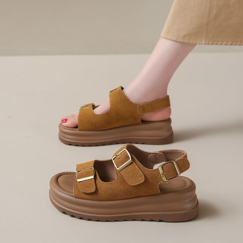Retro leather flat sandals for women with vintage style and breathable summer design.