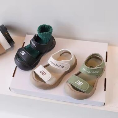 Comfortable and stylish outdoor boys' sandals for active kids, anti-slip design.