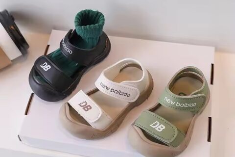 Comfortable and stylish outdoor boys' sandals for active kids, anti-slip design.