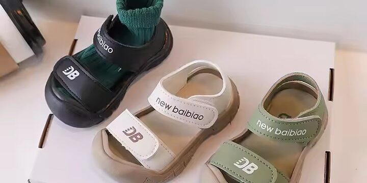 Comfortable and stylish outdoor boys' sandals for active kids, anti-slip design.