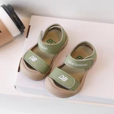 Comfortable and stylish outdoor boys' sandals for active kids, anti-slip design.
