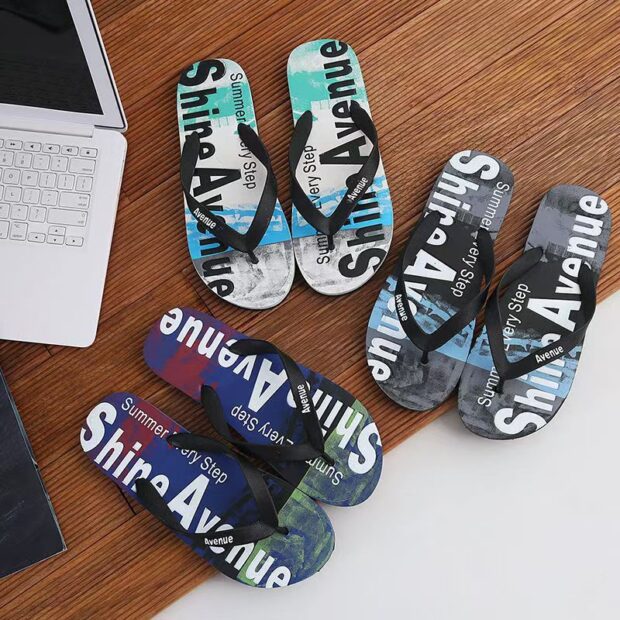 Lightweight anti-slip men flip flops for summer wear