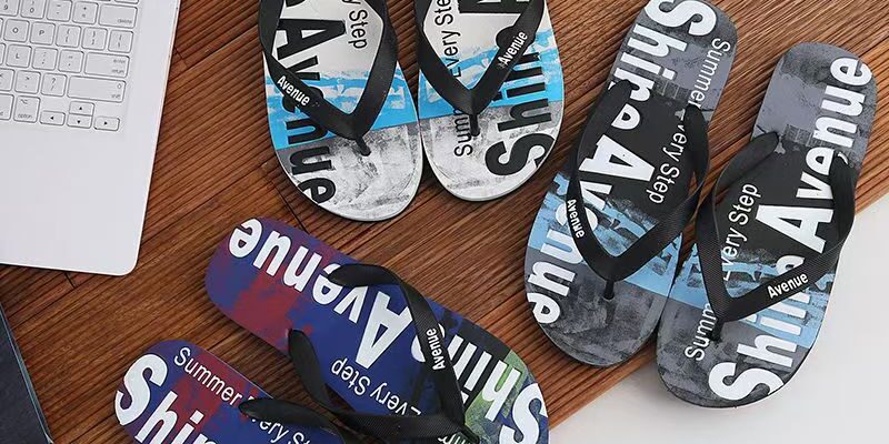 Lightweight anti-slip men flip flops for summer wear