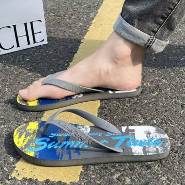 Trendy anti-slip men flip flops with custom design