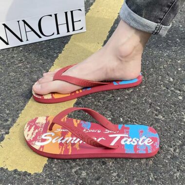 Trendy anti-slip men flip flops with custom design