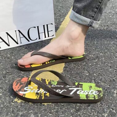 Trendy anti-slip men flip flops with custom design