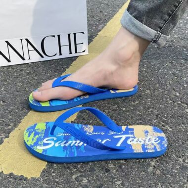 Trendy anti-slip men flip flops with custom design