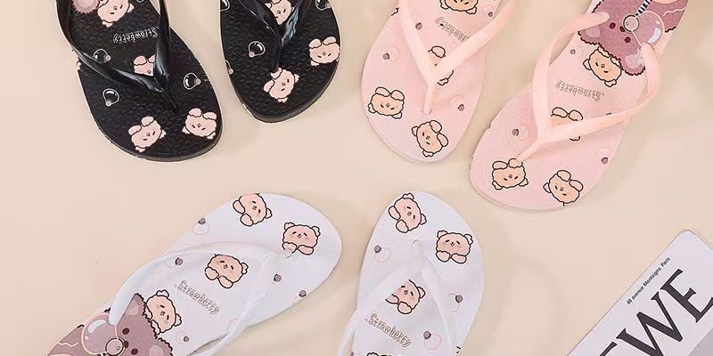 Cute cartoon women flip flops for casual wear