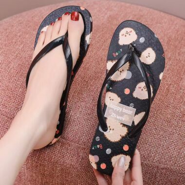 Cute cartoon women flip flops for casual wear
