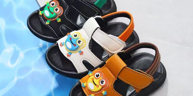Cute frog soft sole non-slip summer sandals for boys