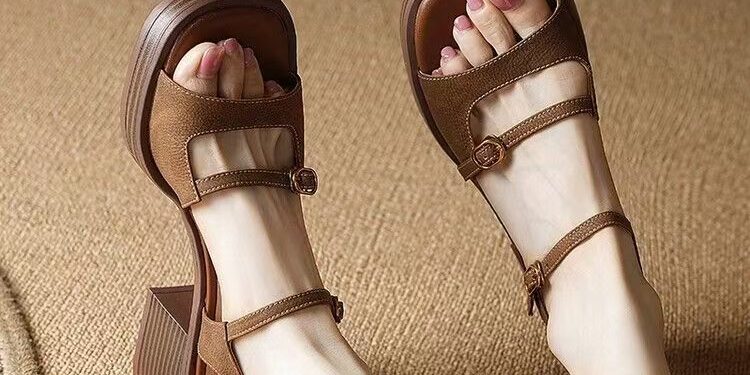 Retro chunky heel waterproof platform strap women sandals