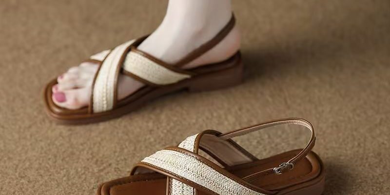 Retro soft leather flat casual fashion women sandals