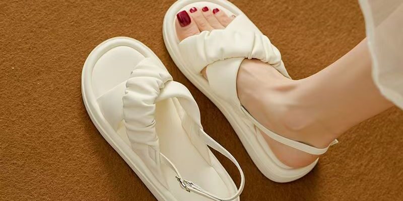Ultra soft leather flat casual summer women sandals