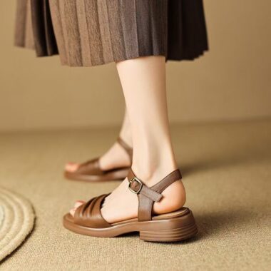 Breathable vintage leather low-heel summer women sandals