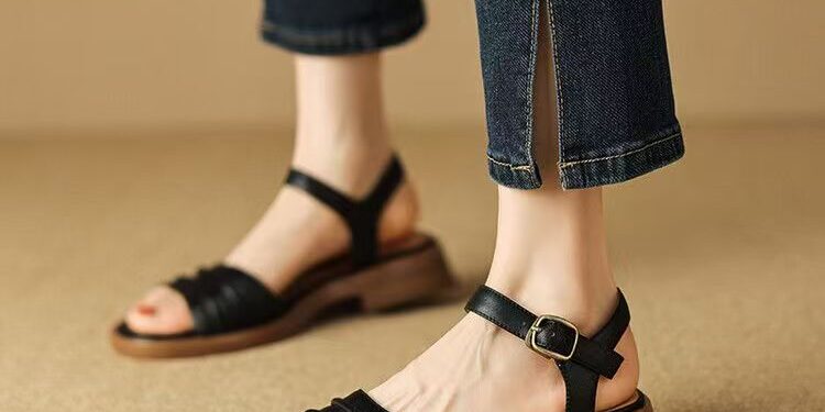Breathable vintage leather low-heel summer women sandals