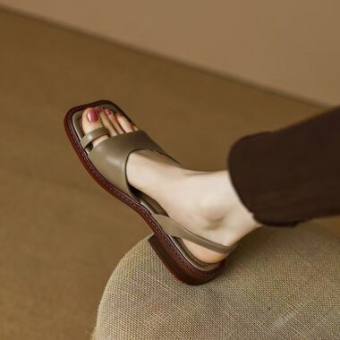 Vintage British-style low-heel leather women sandals