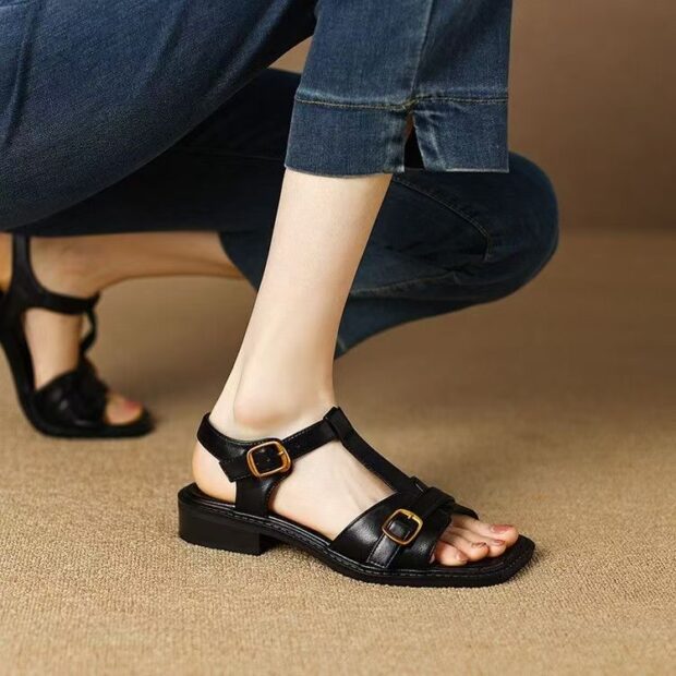 Vintage low heel genuine leather Roman women sandals