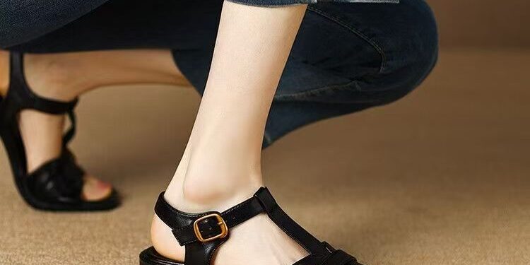 Vintage low heel genuine leather Roman women sandals